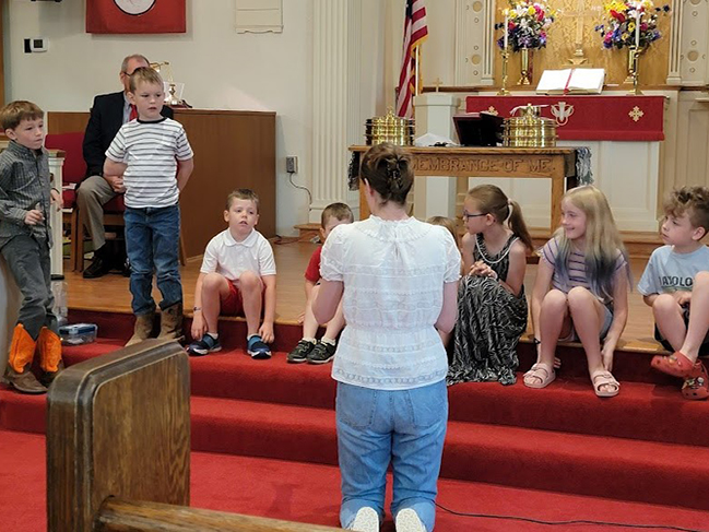 Learn Learning during worship - little kids gathered