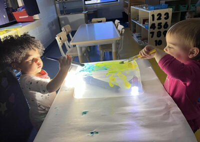 Using glow sticks for art time